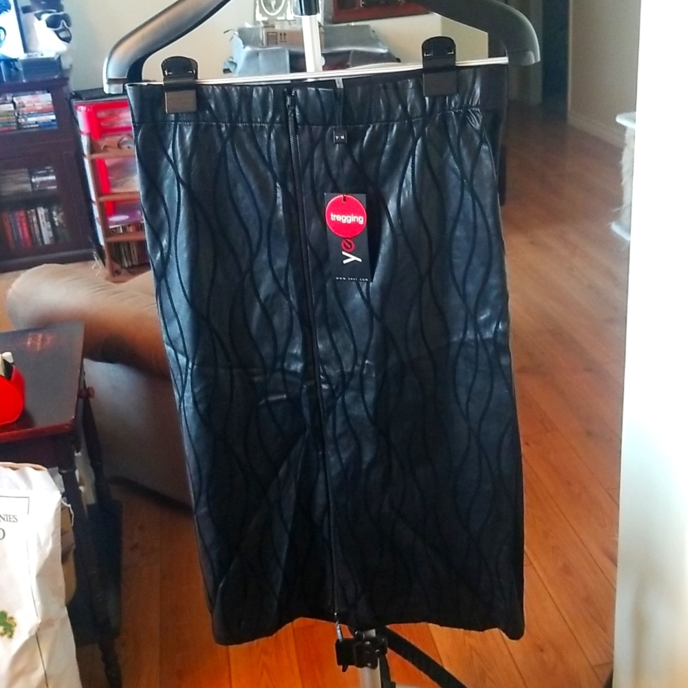 10/$10  Yesterday Black Pleather Skirt BNWT Size 6